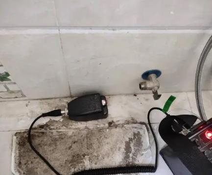 成都屋顶漏水维修公司分享下卫生间漏水的危害及解决方法